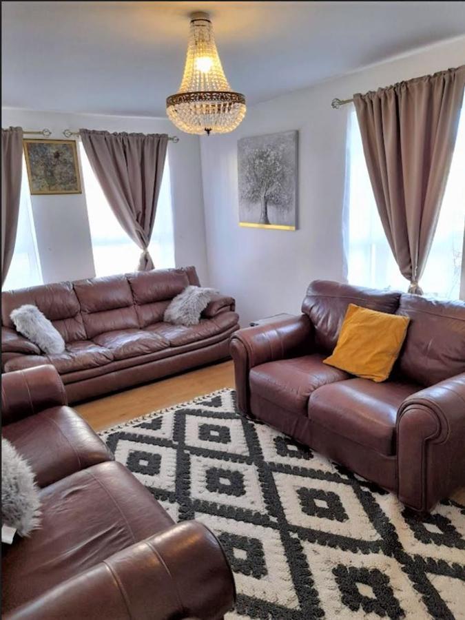 Beautiful 4 Bedroom Treasure Home เฮเมลเฮมพ์สเตด ภายนอก รูปภาพ