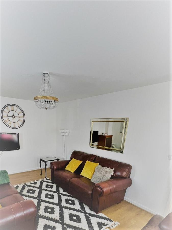Beautiful 4 Bedroom Treasure Home เฮเมลเฮมพ์สเตด ภายนอก รูปภาพ